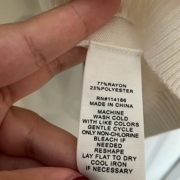 Beautiful Off The Shoulder Long Sleeve - Picture 5 of 7